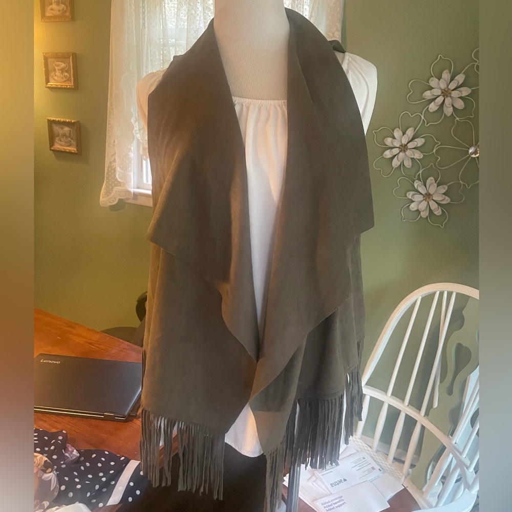 Forever 21 green fringed vest S
